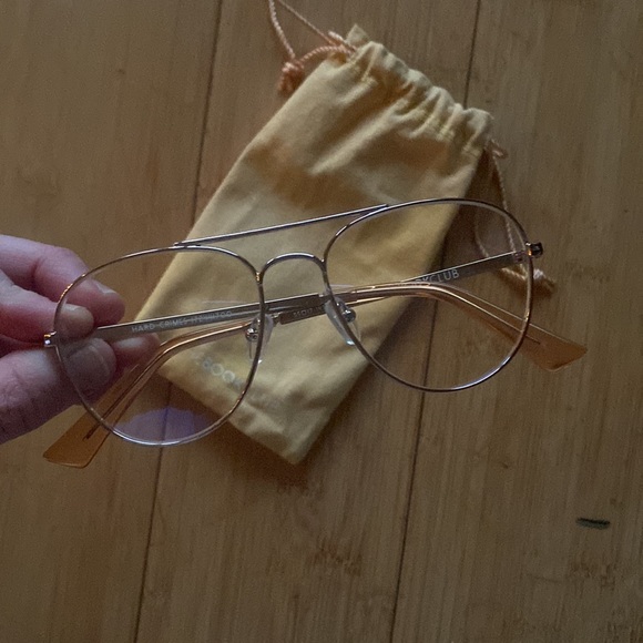 NEW The Book Club “Hard Crimes” aviator blue light glasses in gold - Picture 1 of 6